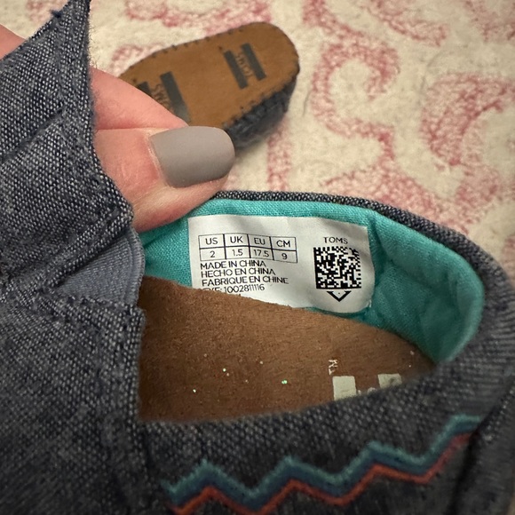 Size 2 baby denim Toms - Picture 5 of 6